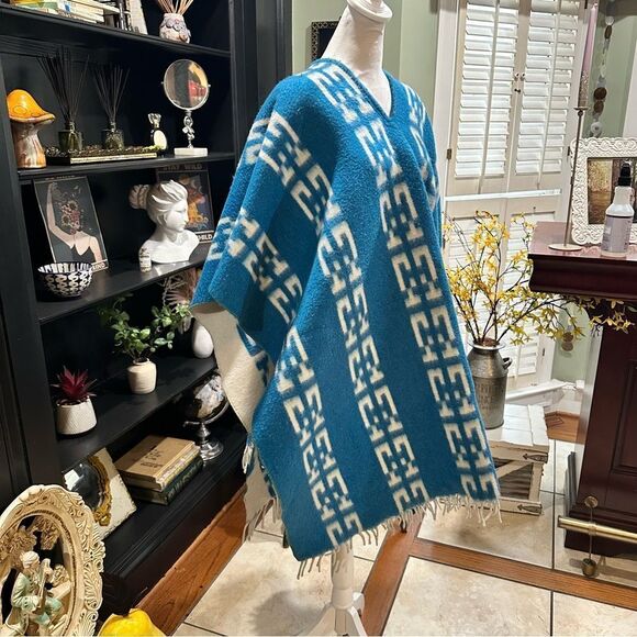 Reversible Wool Poncho One Size - Picture 3 of 14
